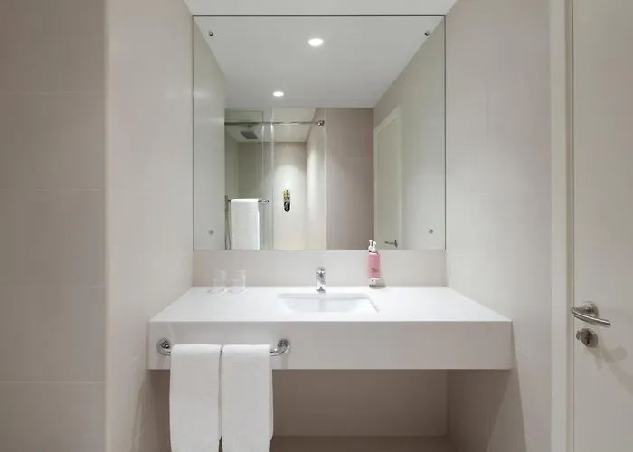 Airport Hotel: Rove City Walk