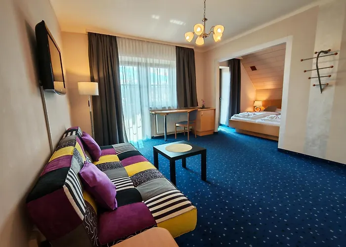 Romantisches Hotel: Hotel Karntnerhof Velden By S4Y