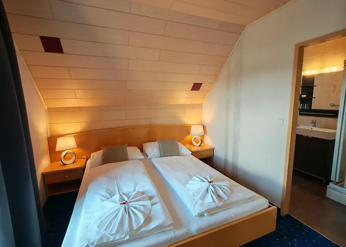 Romantisches Hotel: Hotel Karntnerhof Velden By S4Y