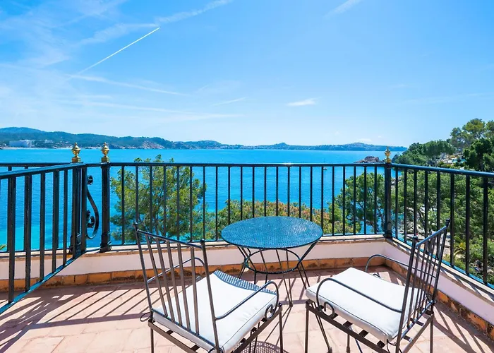 Central hotel: Hotel Cala Fornells