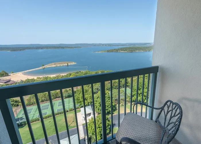 Hotel with Tennis: Chateau On The Lake Resort Spa And Convention Center