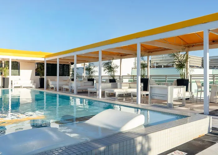 Hotels With Four Stars Leslie Ocean Drive