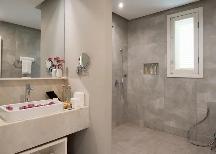 The Royal Family Suites By Memoire Palace Resort & Spa