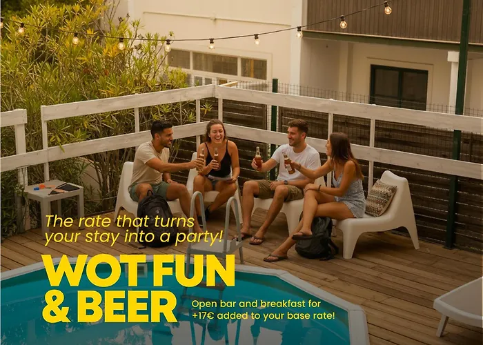 Hotel: Wot Patio Social
