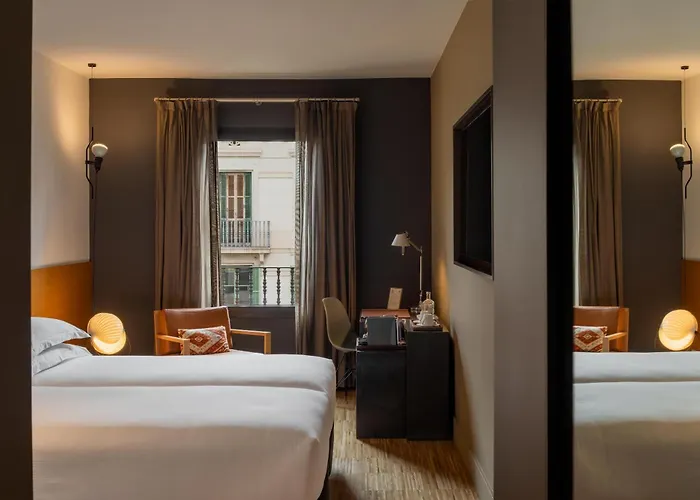 Alexandra , Curio Collection By Hilton