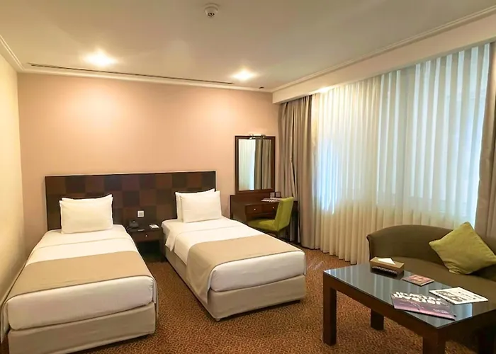 Hotel near College: Ayass Hotel