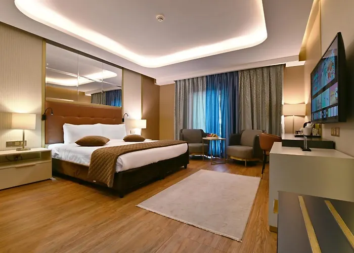 Petra Moon Luxury