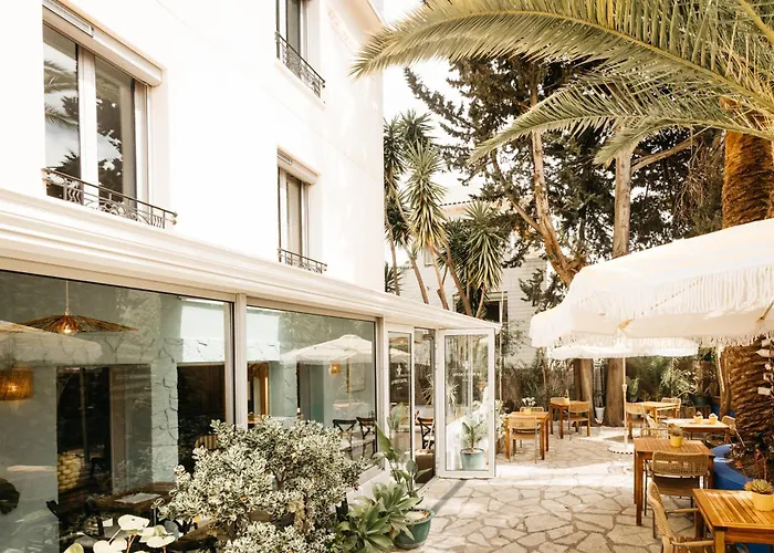 3 star hotels Le Petit Castel