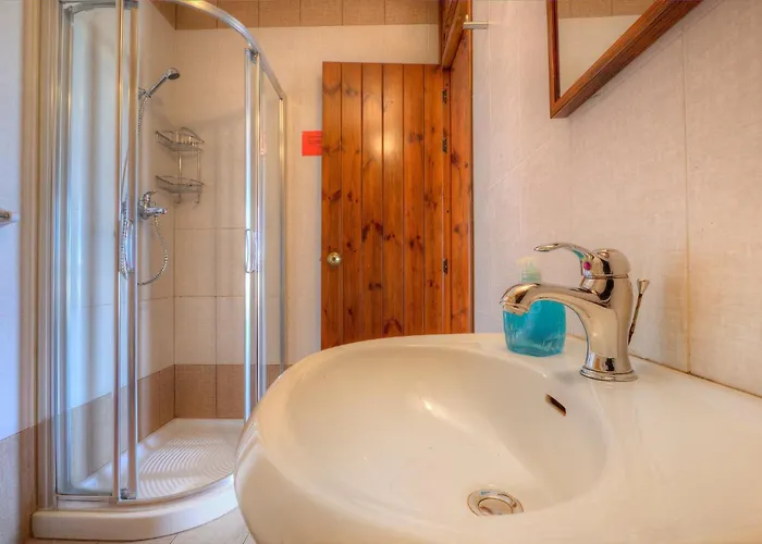 Green Grove Guest House
