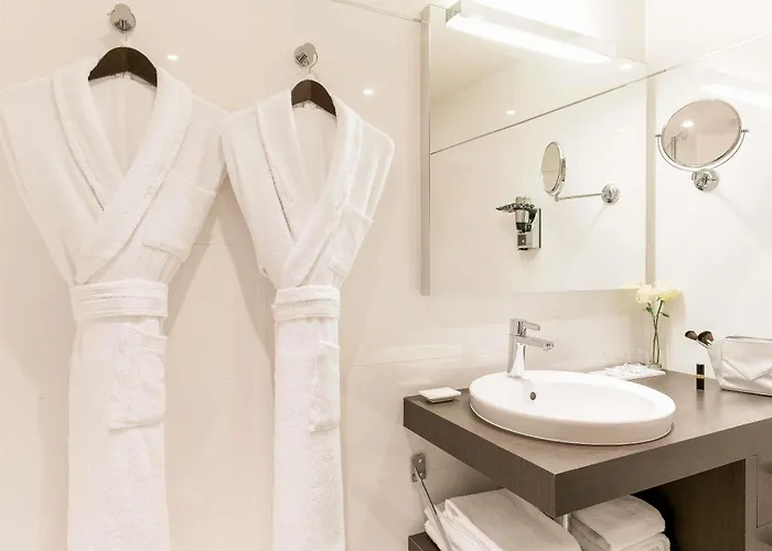 Hôtel avec piscine: Croisette Beach Hotel Cannes - Mgallery Collection