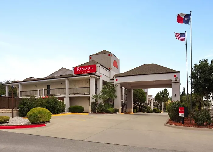 Beach Hotels Ramada By Wyndham San Antonio Near Seaworld - Lackland Afb
