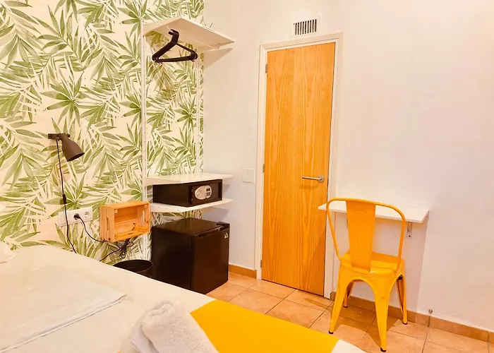 Nanit Rooms Ibiza Hostal