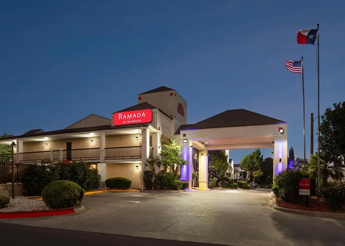 Beach Hotels Ramada By Wyndham San Antonio Near Seaworld - Lackland Afb