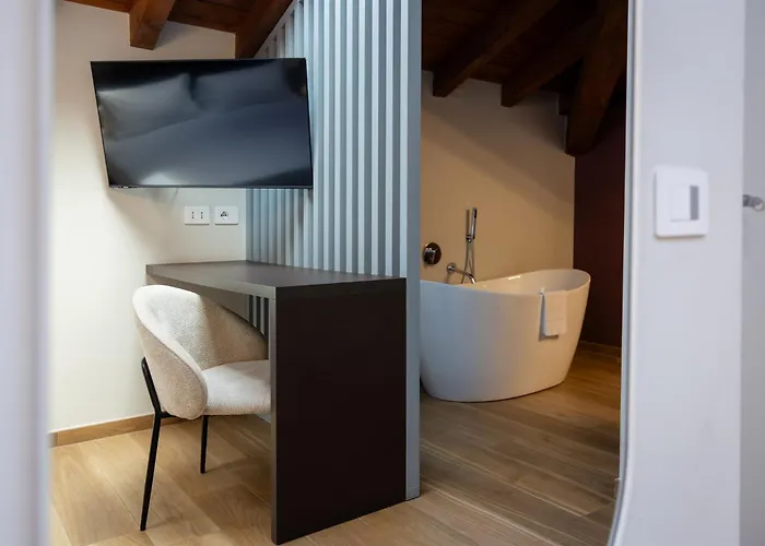  Rossovino Milano Boutique