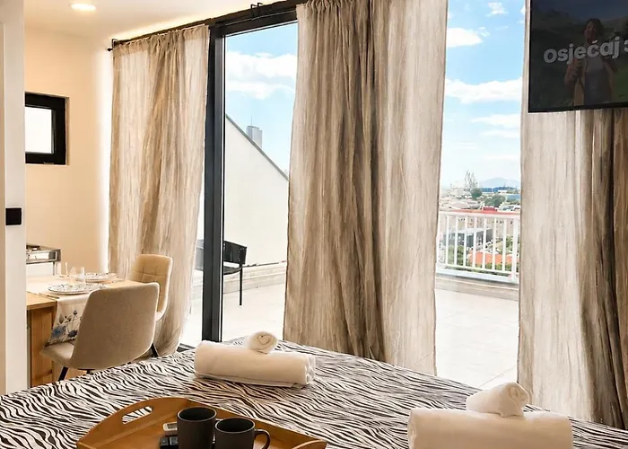 AAA Luxury Suites