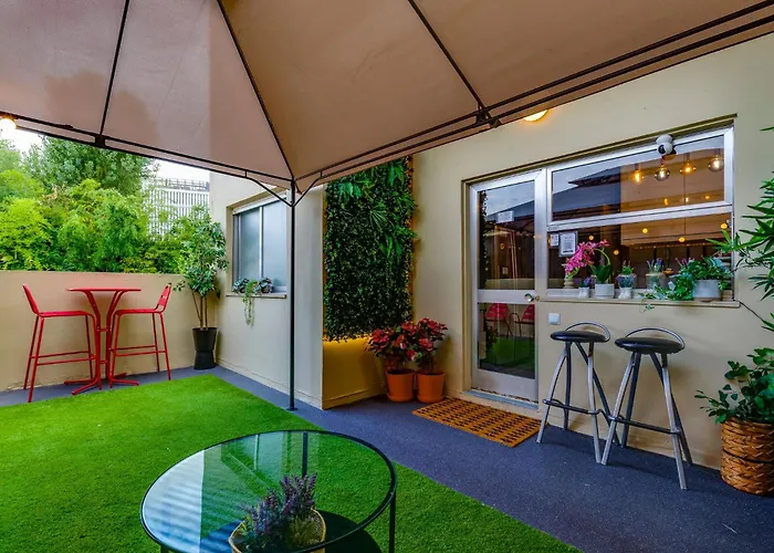 Avenue View Rooms - Guest House