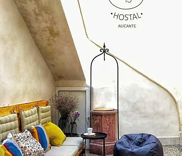 Hostel Numero Trece - Albergue Juvenil - Free Towels, Coffee & Tea, Remote Check-In (Adults Only)