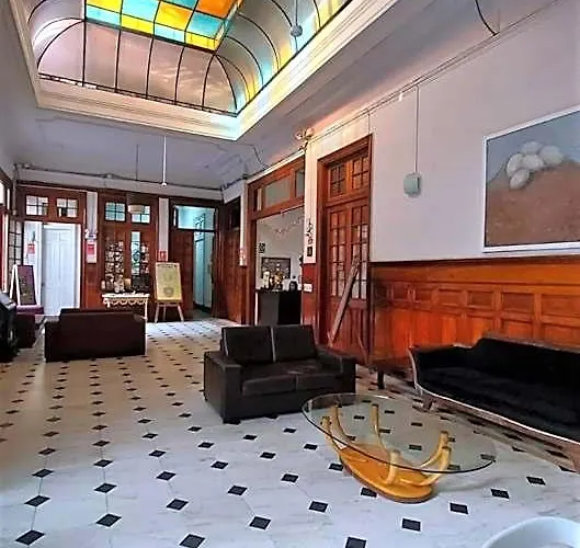 The Hostels 1900 Backpacker'S