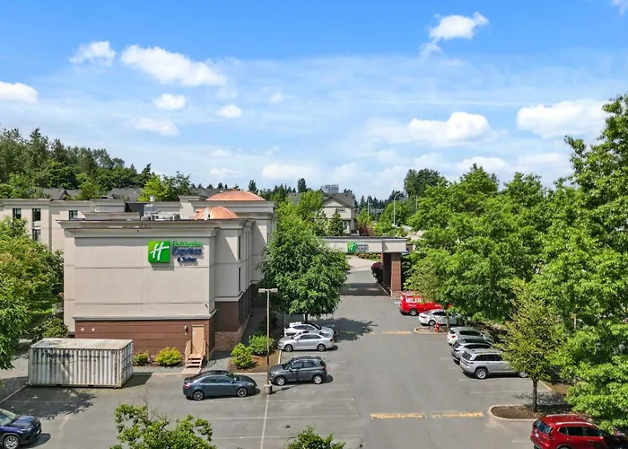 Kid friendly hotel Holiday Inn Express And Suites Surrey By Ihg