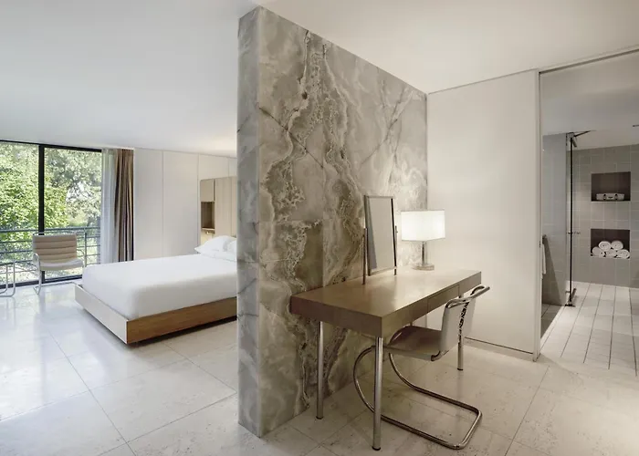 Hotels with pool Hyatt Lodge Oak Brook Chicago