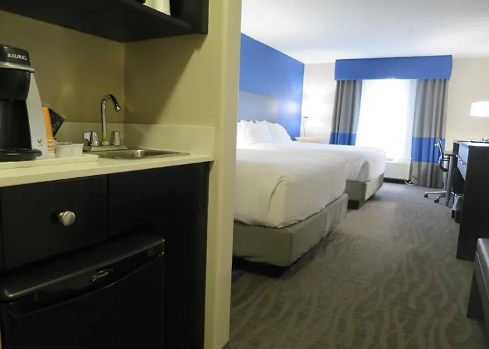 Holiday Inn & Suites By Ihg