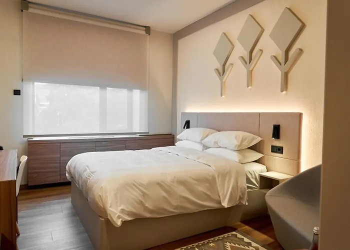 Jolly Alon Hotel & Business Center