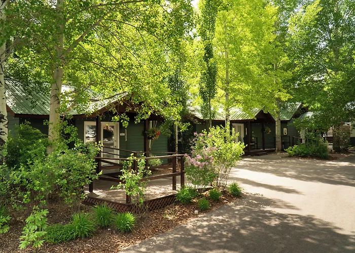 Huff House Inn And Cabins