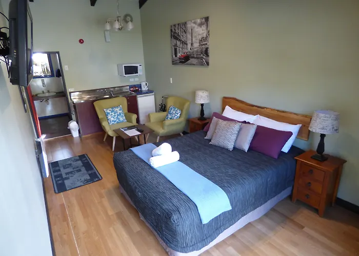 Chateau Backpackers & Motels