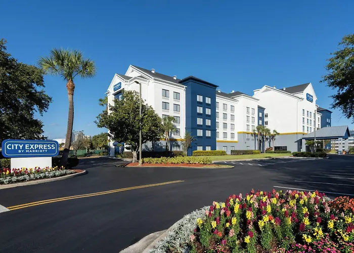 Comfort Inn & Suites Near Universal Resort-Convention Ctr