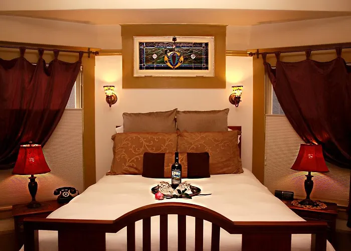 Boutique hotel only: Amber House Inn Of Midtown
