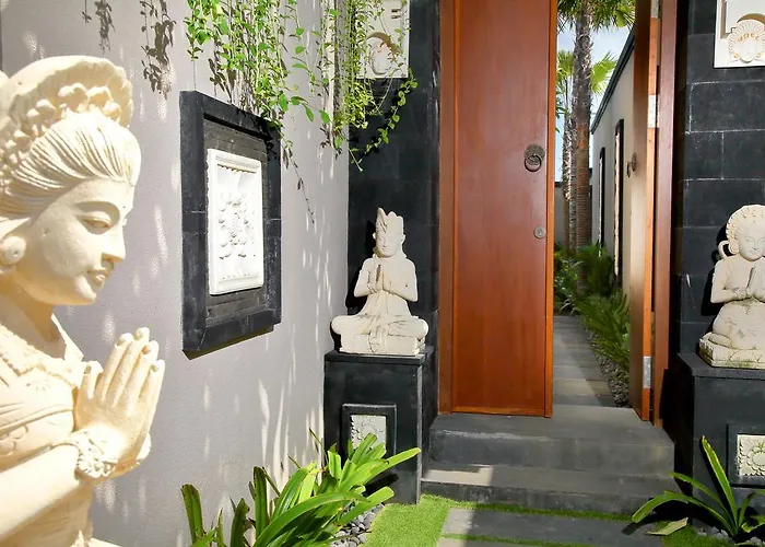 Villa: The Banyumas Suite Villa Legian