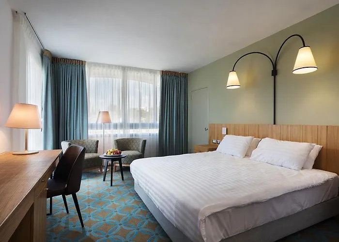 Seven Arches Hotel