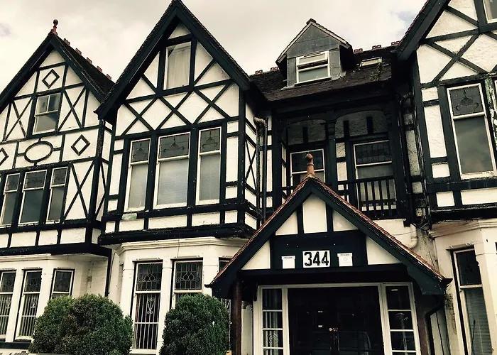 Central hotel: The Tudor House Hotel