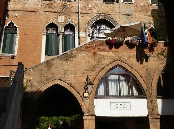Palazzo Lion Morosini - Check In Presso Locanda Ai Santi Apostoli