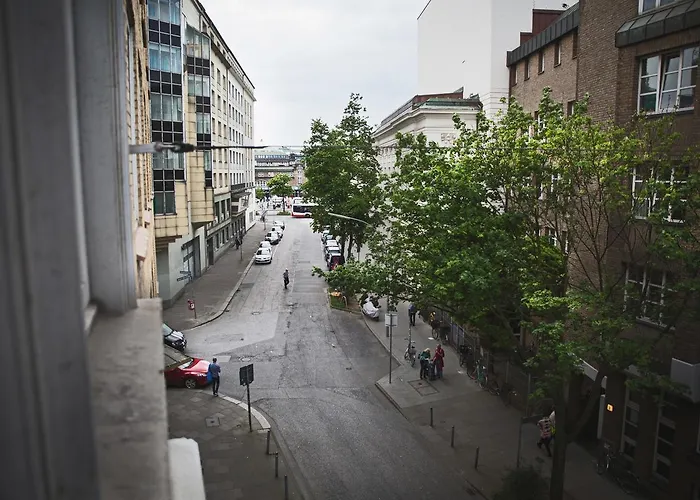 City Hotel - Heefa Ohg