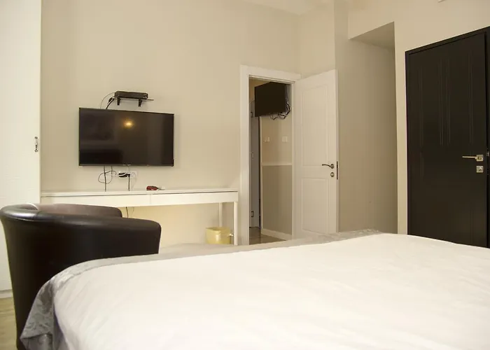 Lenis Hotel