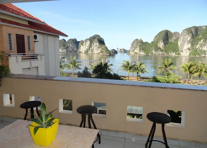 Hot Tub in Room Ha Long Lily Homestay