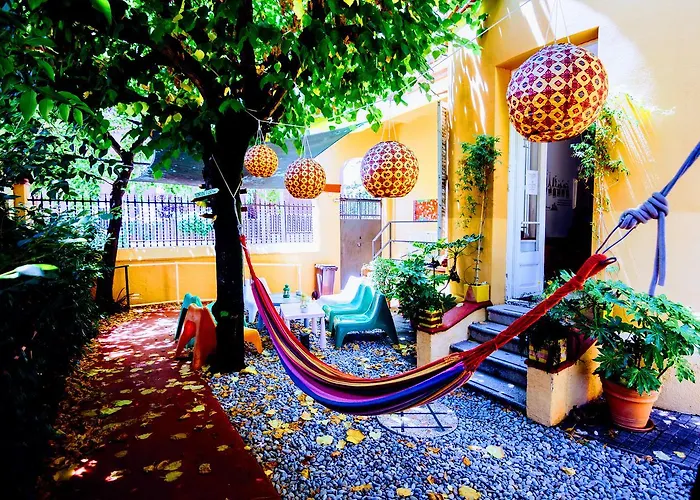 The Hostels Garden House Barcelona By Feetup s
