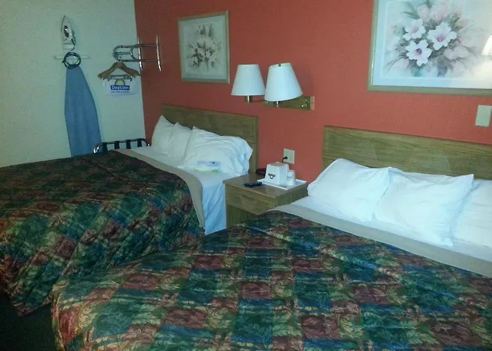 Central hotel: Days Inn By Wyndham Lincoln South