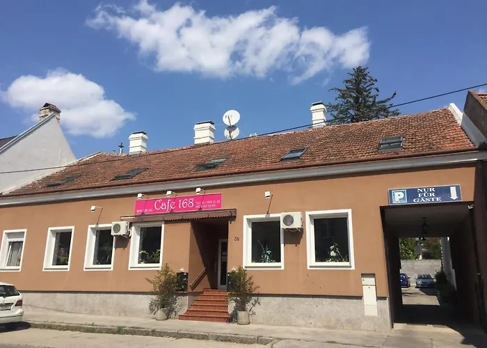 B&B: Cafe 168