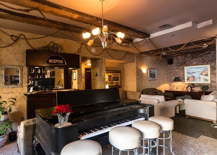 Motel: Hotel Champ De Mars Montreal