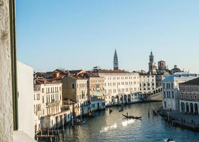 Resorts Guide Locanda Ai Santi Apostoli Sul Canal Grande - Ferretti s Collection