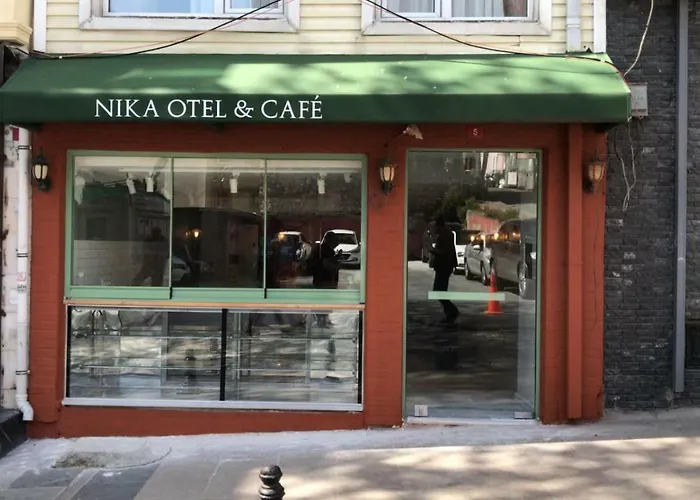 Hotel pres du College: Nika Otel & Cafe