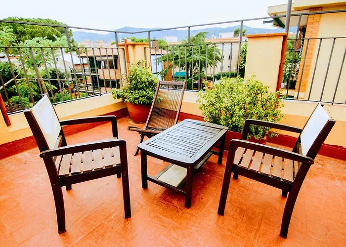 The Hostels Garden House Barcelona By Feetup s