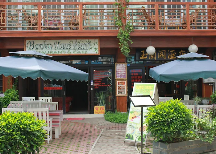 Cheap hotel: Bamboo House Resort