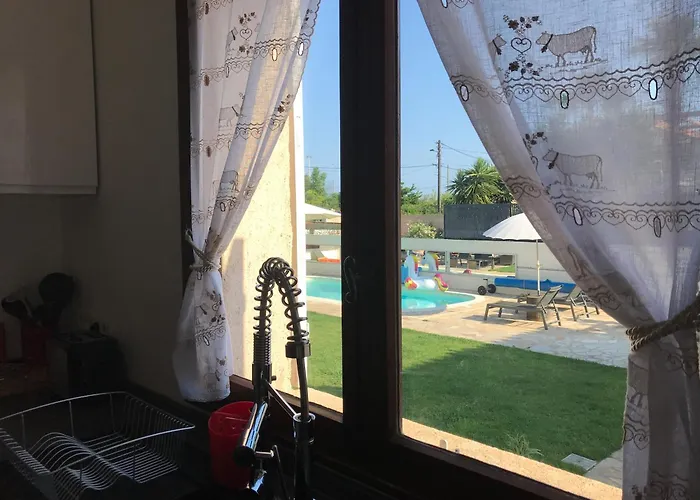 Debbie'S Crew House